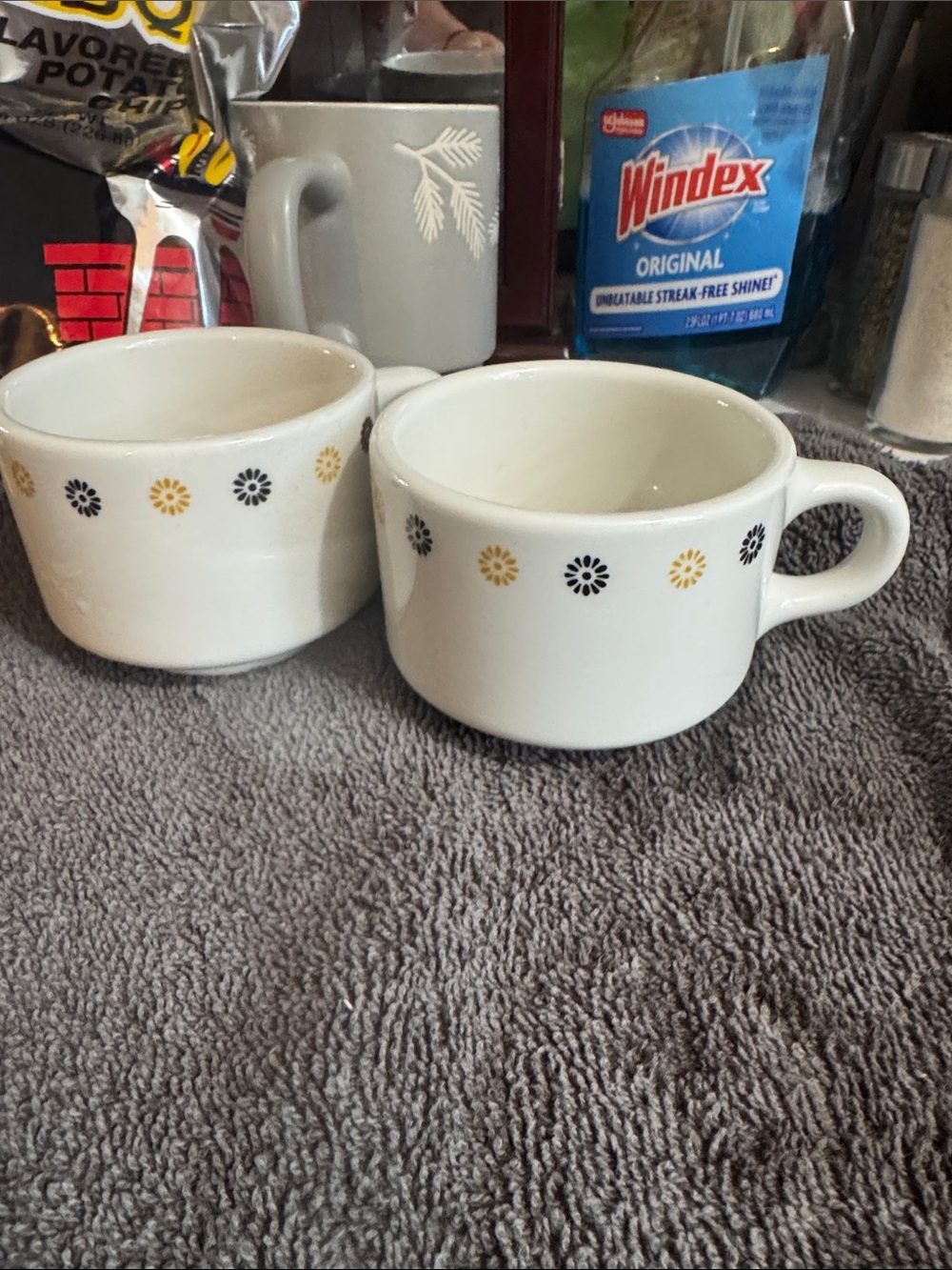 Homer Laughlin White Ceramic Mug with Yellow and Black Daisy Accent set (2)